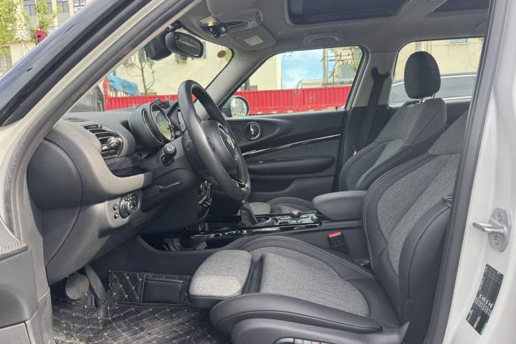 Used MINI Clubman 2018 1.5T COOPER Classic Edition Interior 3