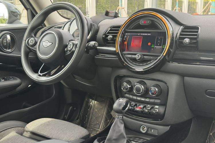 Used MINI Clubman 2018 1.5T COOPER Classic Edition Interior 4