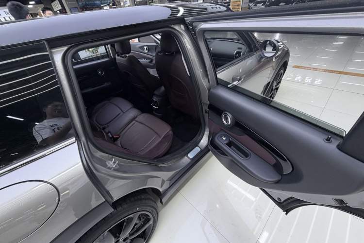 Used MINI Clubman 2018 1.5T COOPER Artist Interior 5