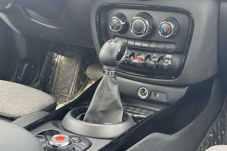 Used MINI Clubman 2018 1.5T COOPER Classic Edition Interior 5