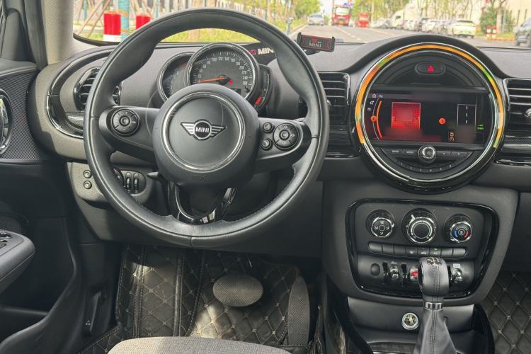 Used MINI Clubman 2018 1.5T COOPER Classic Edition Interior 7