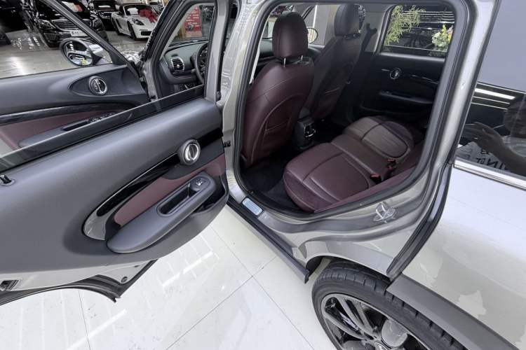 Used MINI Clubman 2018 1.5T COOPER Artist Interior 8