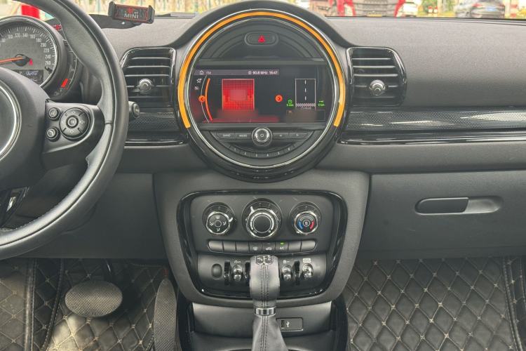 Used MINI Clubman 2018 1.5T COOPER Classic Edition Interior 9