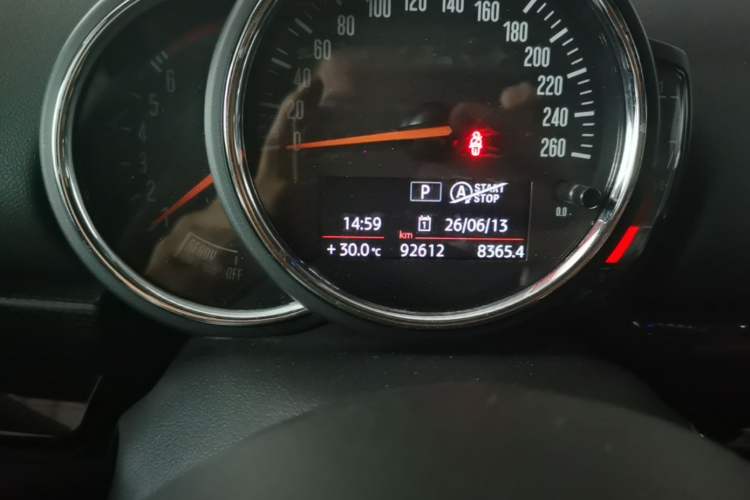 Used MINI Clubman 2018 1.5T COOPER Classic Edition Odometer Close Up