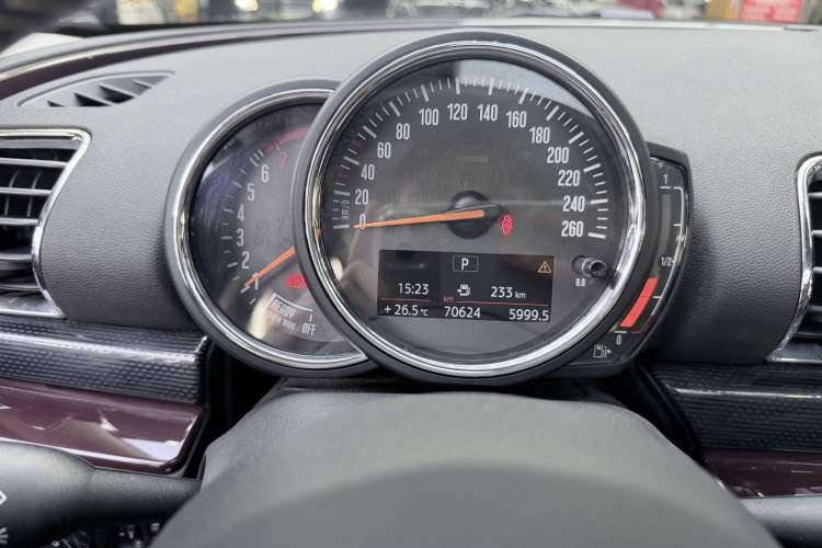 Used MINI Clubman 2018 1.5T COOPER Artist Odometer Close Up