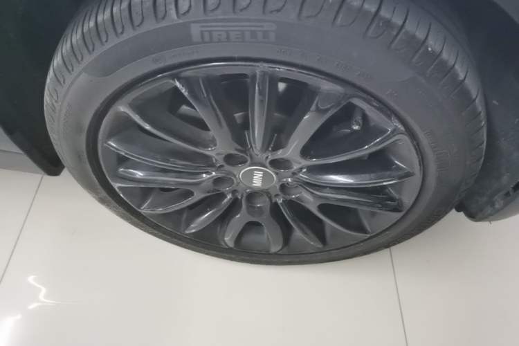 Used MINI Clubman 2018 1.5T COOPER Classic Edition Right Front Wheel Hub