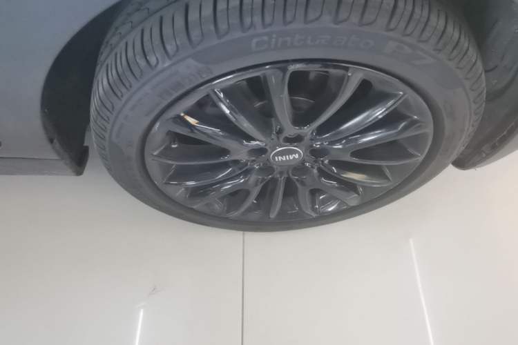 Used MINI Clubman 2018 1.5T COOPER Classic Edition Right Front Wheel Hub