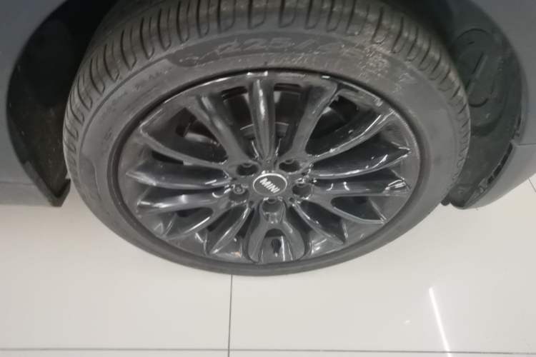 Used MINI Clubman 2018 1.5T COOPER Classic Edition Right Front Wheel Hub