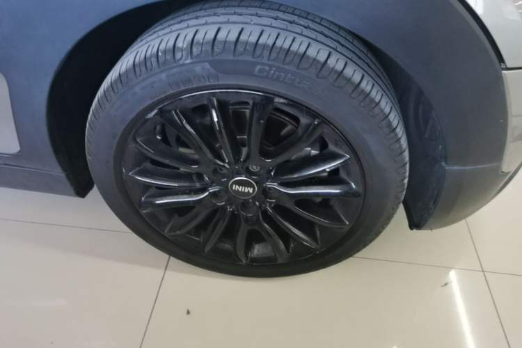 Used MINI Clubman 2018 1.5T COOPER Classic Edition Right Front Wheel Hub