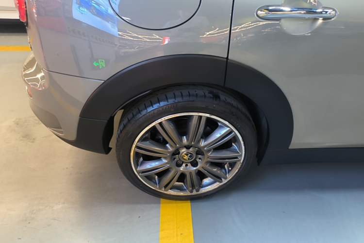 Used MINI Clubman 2018 2.0T COOPER S Artist Right Rear Wheel Hub