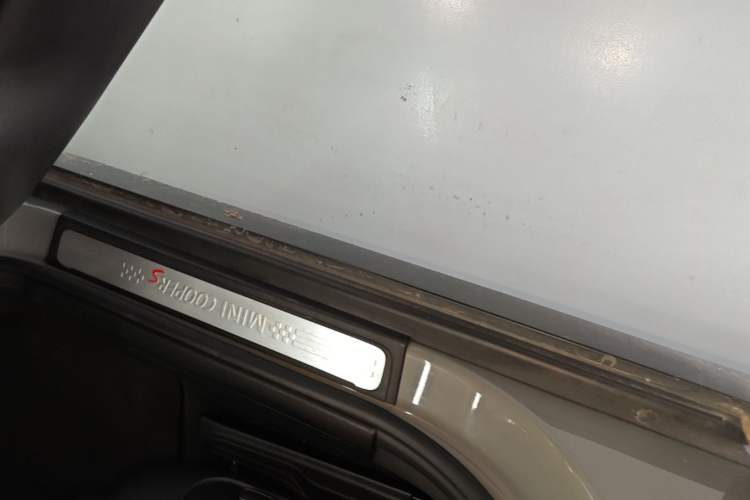 Used MINI Clubman 2018 2.0T COOPER S Artist Right Side Sill