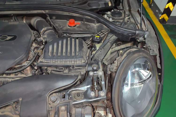 Used MINI Clubman 2018 1.5T COOPER Classic Edition Engine Bay Left