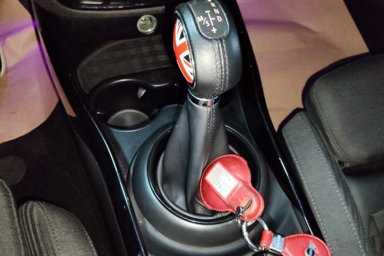 Used MINI Clubman 2018 1.5T COOPER Classic Edition Gear Lever