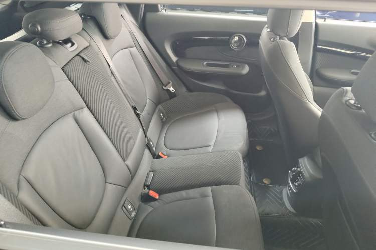 Used MINI Clubman 2018 2.0T COOPER S Classic Edition Interior 6
