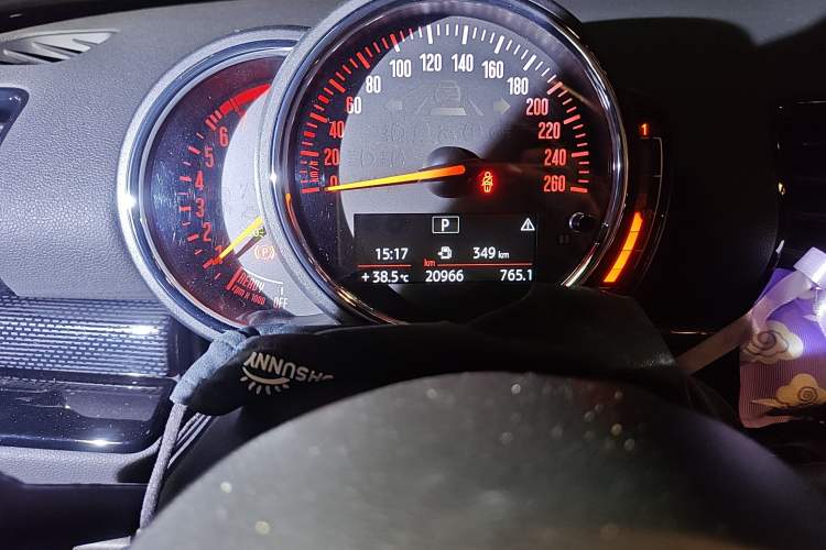 Used MINI Clubman 2018 2.0T COOPER S Racing Driver Odometer Close Up