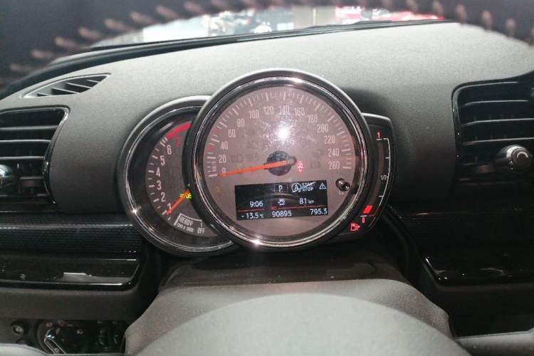 Used MINI Clubman 2018 2.0T COOPER S Classic Edition Odometer Close Up