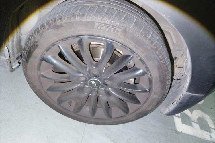 Used MINI Clubman 2018 1.5T COOPER Classic Edition Right Front Wheel Hub