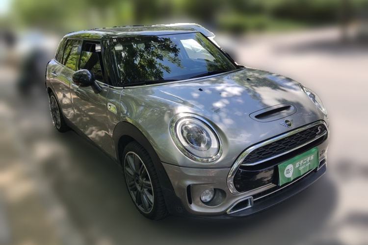 Used MINI Clubman  Front Right 45 Deg