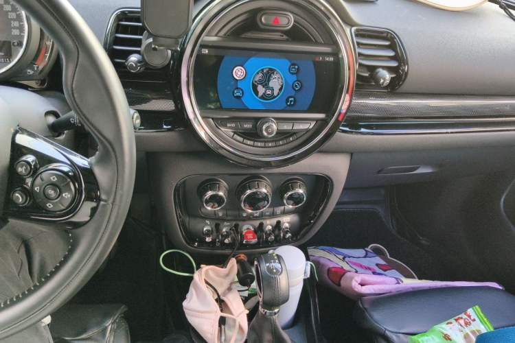Used MINI Clubman 2018 1.5T COOPER Artist Audio And AC Panel