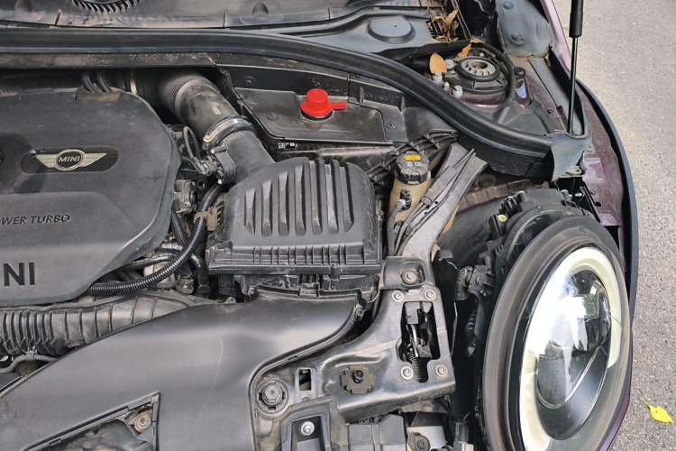 Used MINI Clubman 2018 2.0T COOPER S Classic Edition Engine Bay Left