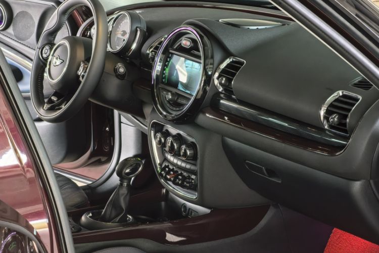 Used MINI Clubman 2018 1.5T COOPER Artist Interior 4