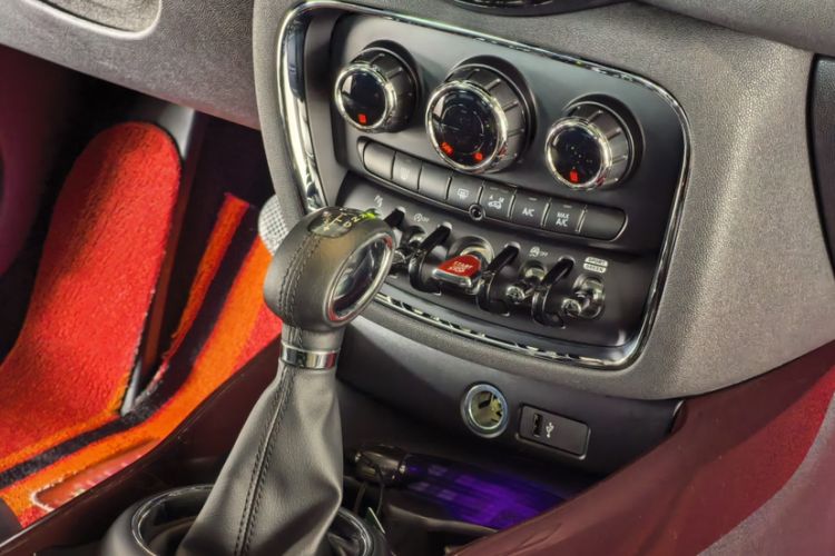 Used MINI Clubman 2018 1.5T COOPER Artist Interior 5