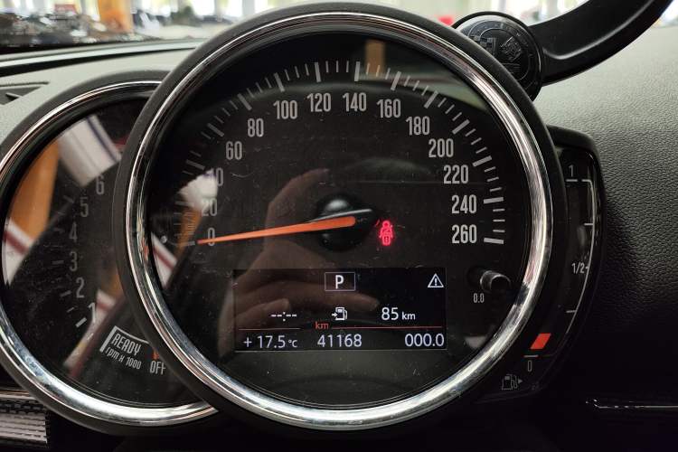 Used MINI Clubman 2018 1.5T COOPER Racing Driver Odometer Close Up