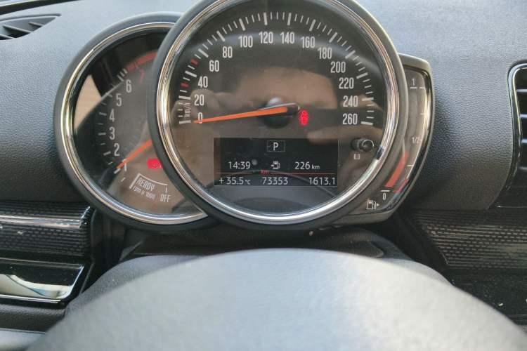 Used MINI Clubman 2018 1.5T COOPER Artist Odometer Close Up