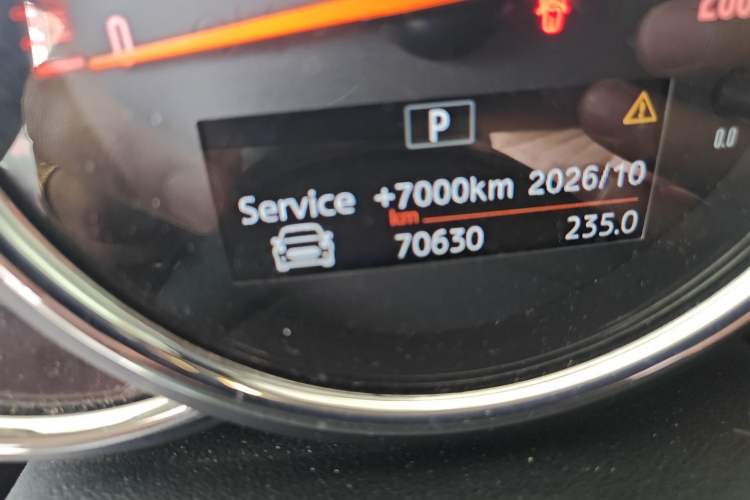 Used MINI Clubman 2018 1.5T COOPER Artist Odometer Close Up