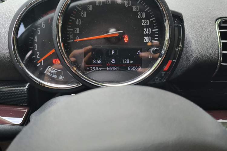 Used MINI Clubman 2018 2.0T COOPER S Classic Edition Odometer Close Up