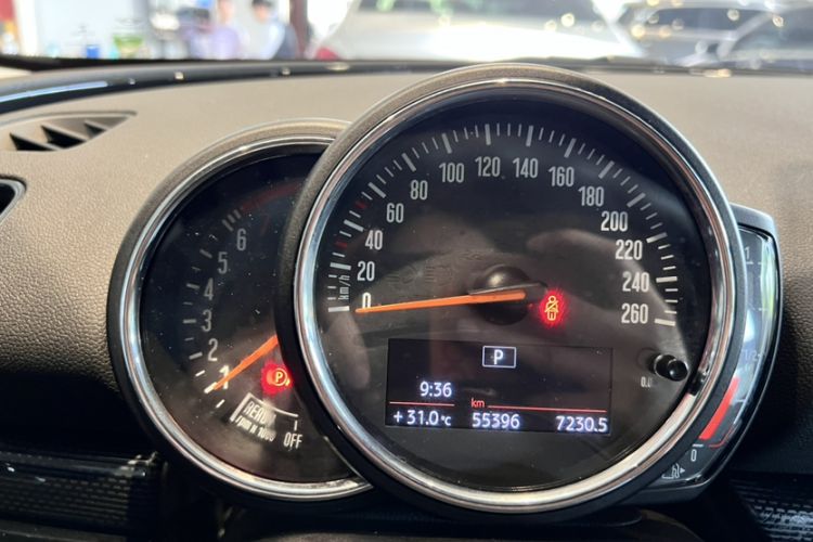 Used MINI Clubman 2018 1.5T COOPER Artist Odometer Close Up