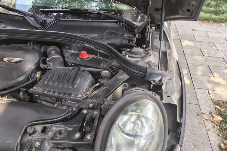Used MINI Clubman 2018 1.5T COOPER Classic Edition Engine Bay Left
