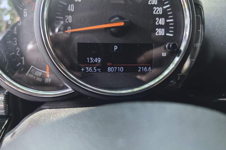 Used MINI Clubman 2018 1.5T COOPER Classic Edition Odometer Close Up
