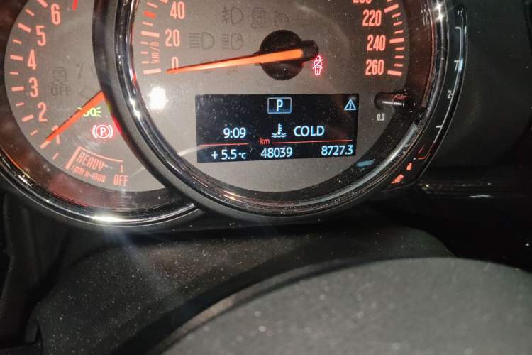 Used MINI Clubman 2018 2.0T COOPER S Artist Odometer Close Up