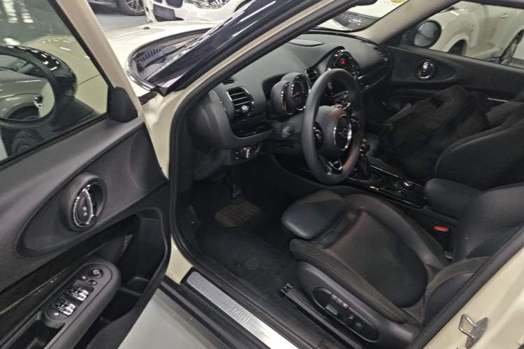 Used MINI Clubman 2018 1.5T COOPER Artist Driver Seat