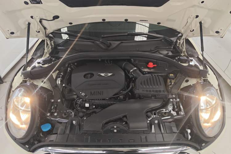 Used MINI Clubman 2018 1.5T COOPER Artist Engine Bay