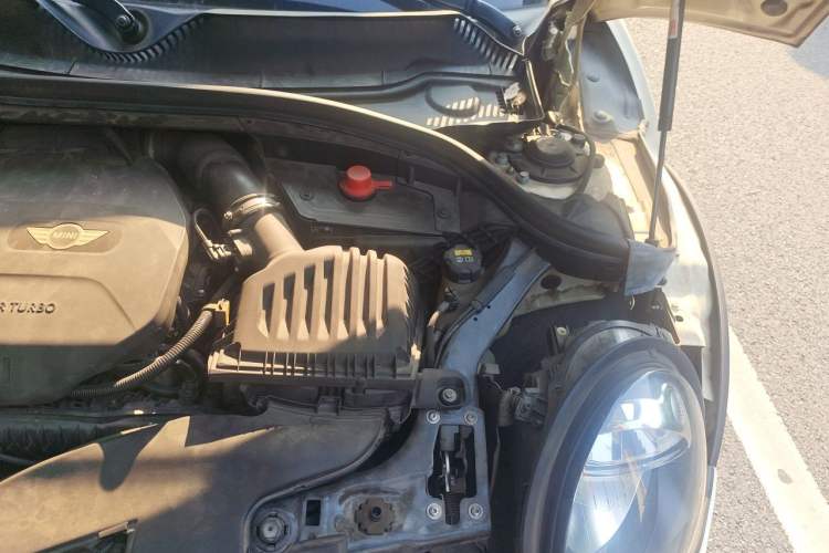 Used MINI Clubman 2018 1.5T COOPER Classic Edition Engine Bay Left