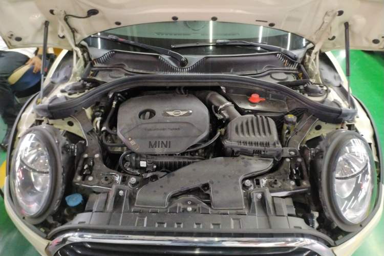 Used MINI Clubman 2018 1.5T COOPER Artist Engine Bay