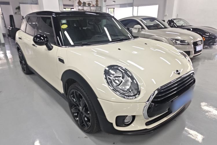 Used MINI Clubman 2018 1.5T COOPER Artist Front Right 45 Deg