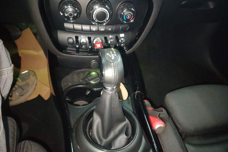 Used MINI Clubman 2018 1.5T COOPER Classic Edition Gear Lever