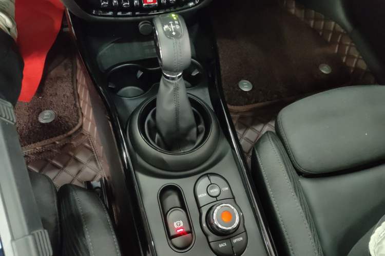 Used MINI Clubman 2018 1.5T COOPER Classic Edition Gear Lever