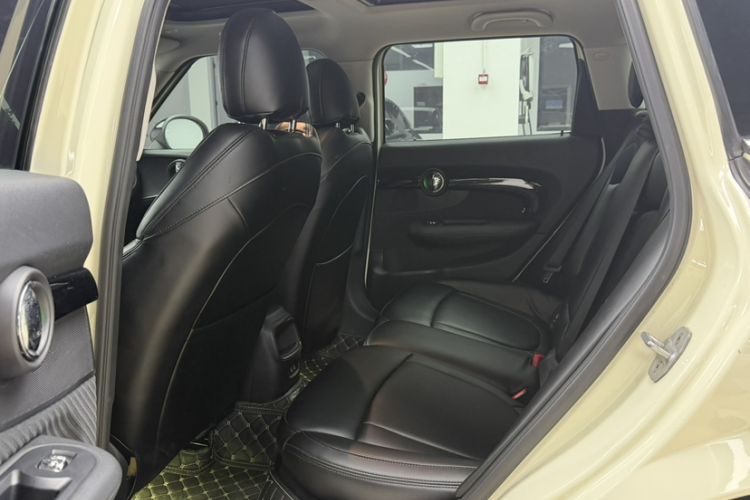 Used MINI Clubman 2018 1.5T COOPER Classic Edition Interior 10
