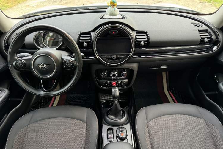 Used MINI Clubman 2018 1.5T COOPER Classic Edition Interior 2