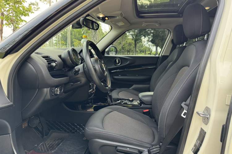 Used MINI Clubman 2018 1.5T COOPER Classic Edition Interior 4