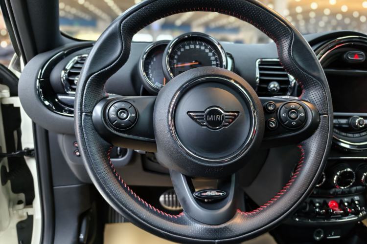 Used MINI Clubman 2018 1.5T COOPER Racing Driver Interior 4