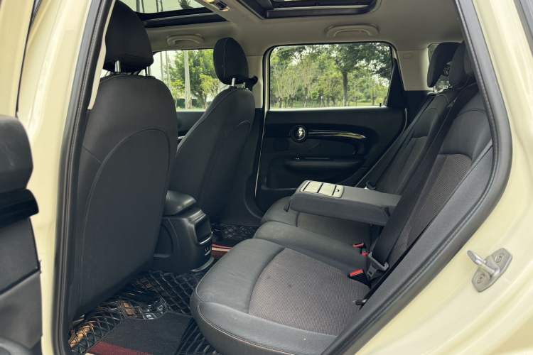 Used MINI Clubman 2018 1.5T COOPER Classic Edition Interior 5