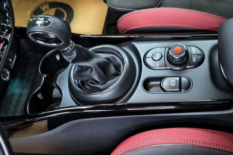 Used MINI Clubman 2018 1.5T COOPER Racing Driver Interior 5