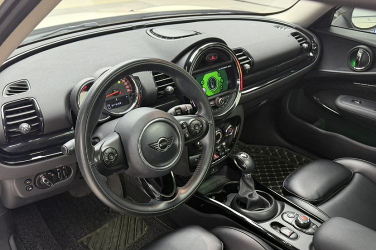 Used MINI Clubman 2018 1.5T COOPER Classic Edition Interior 9