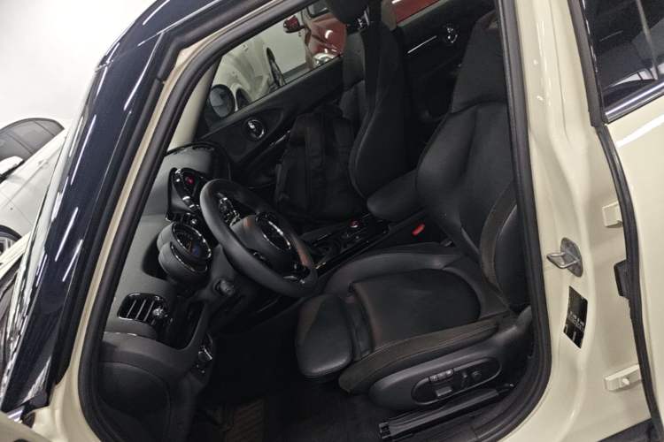 Used MINI Clubman 2018 1.5T COOPER Artist Left Front Seat