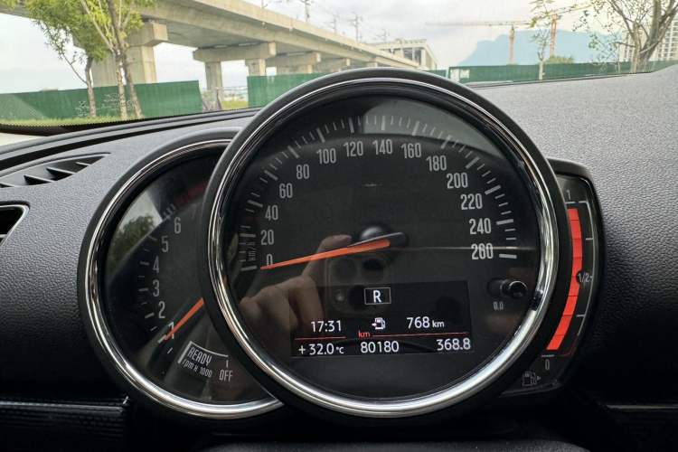 Used MINI Clubman 2018 1.5T COOPER Classic Edition Odometer Close Up